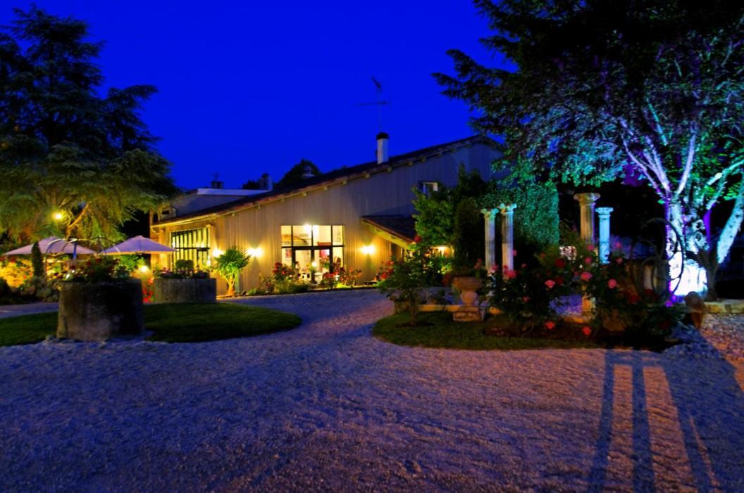 Logis Hotel Restaurant L'Essille Bassac Exterior photo